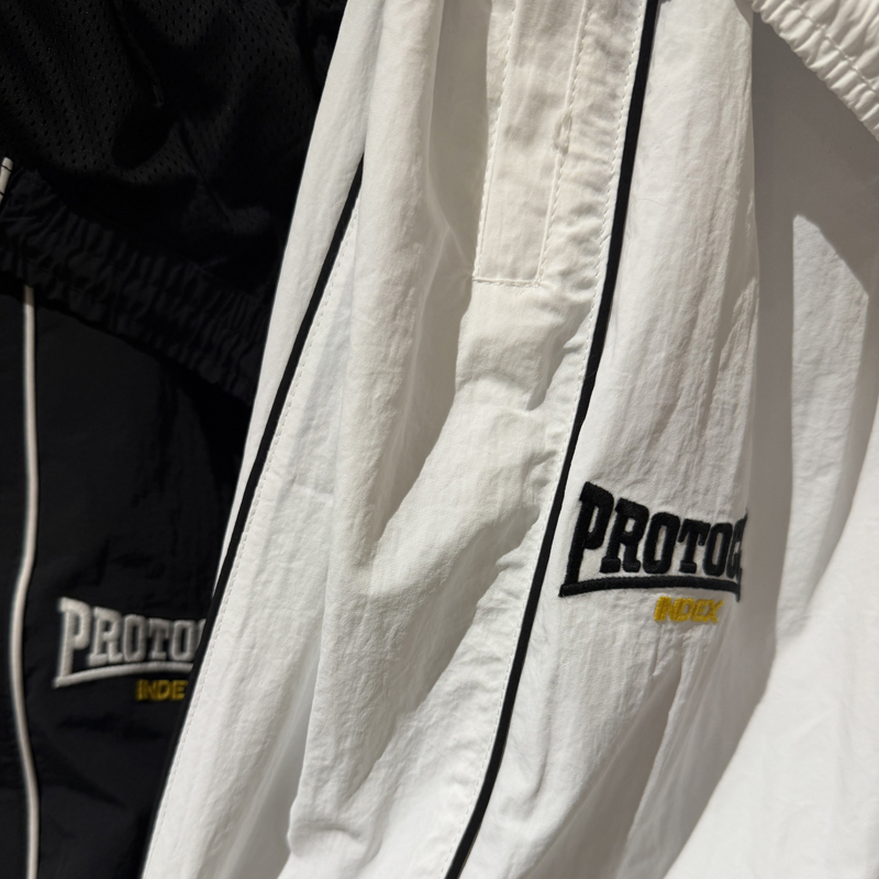 Nuovi Pantaloni Sportivi PROTO - Streetwear Brand New recensione e prezzo
