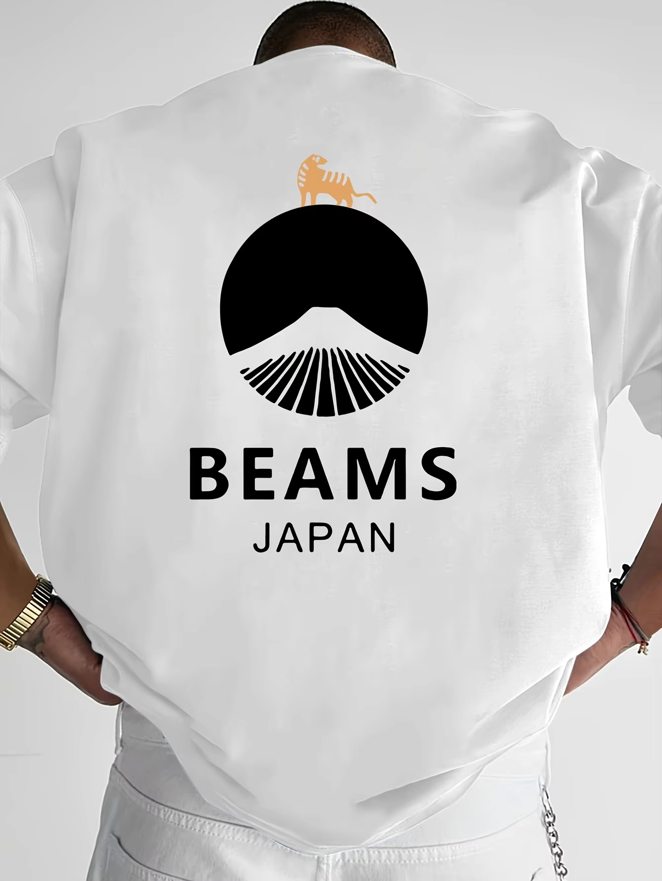T-shirt classica giapponese di - Streetwear Brand Trends recensione e prezzo
