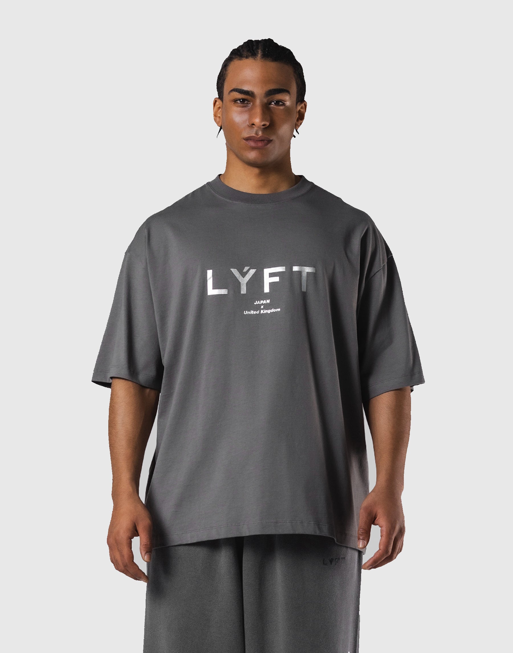 T-shirt grafica bianca con log - Streetwear Gym Brand recensione e prezzo