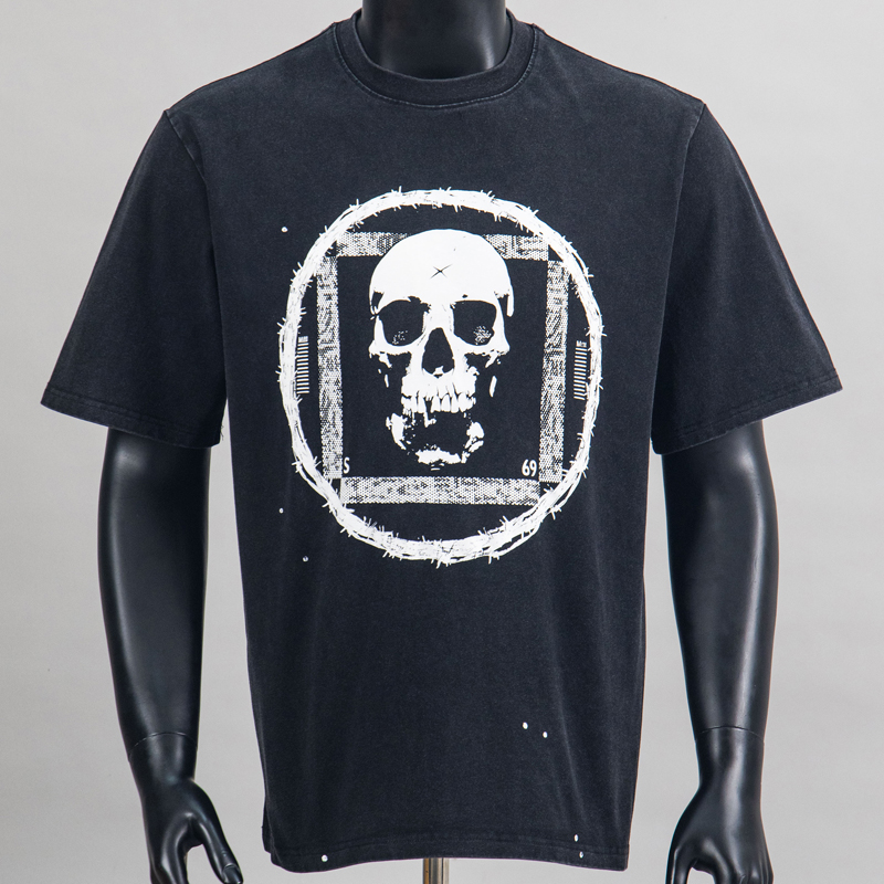 T-shirt Saint in Stile America - Streetwear Brand Trends recensione e prezzo