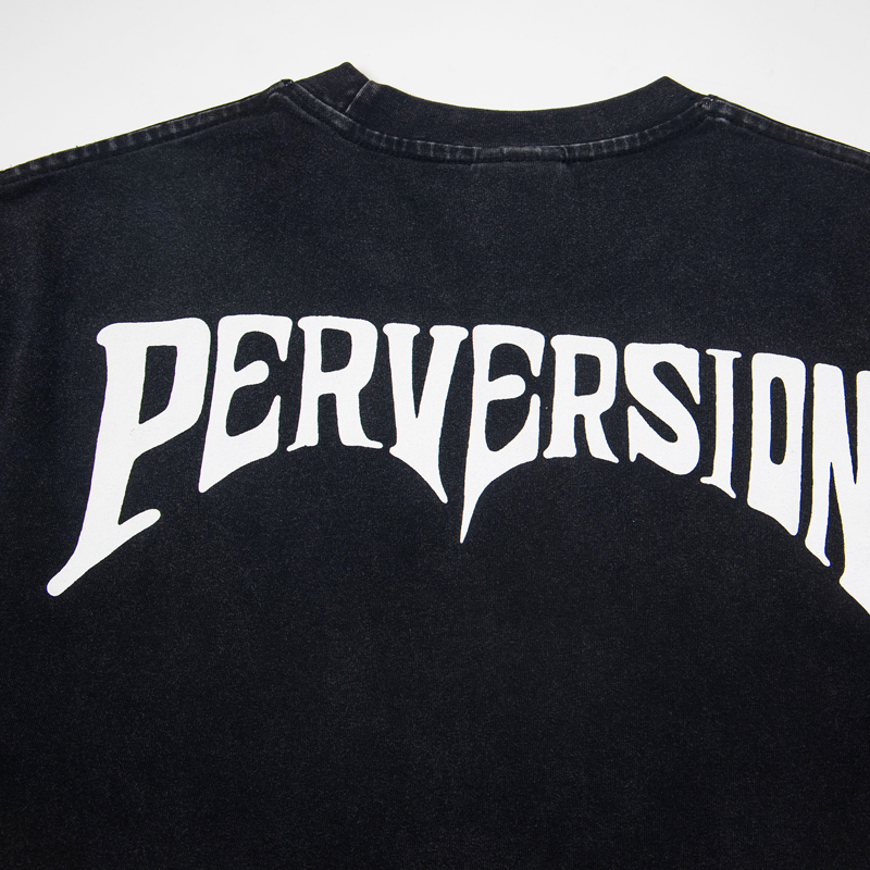T-shirt Saint in Stile America - Streetwear Brand Trends recensione e prezzo